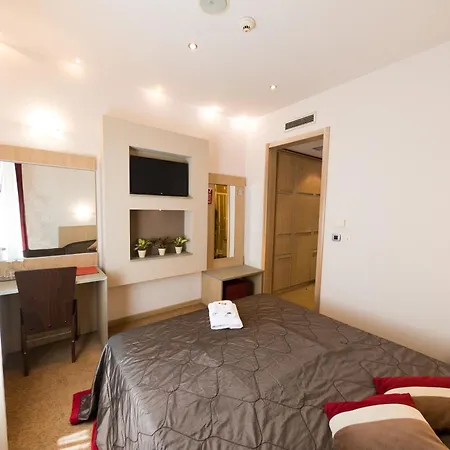 Garni Vigor - Ev Station Otel