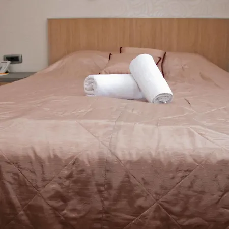 Garni Vigor - Ev Station Otel 2*