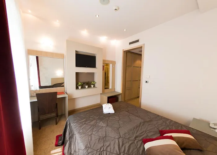 Garni Vigor - Ev Station Hotel